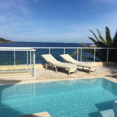 Villa With Private Beach - Lou Cade *