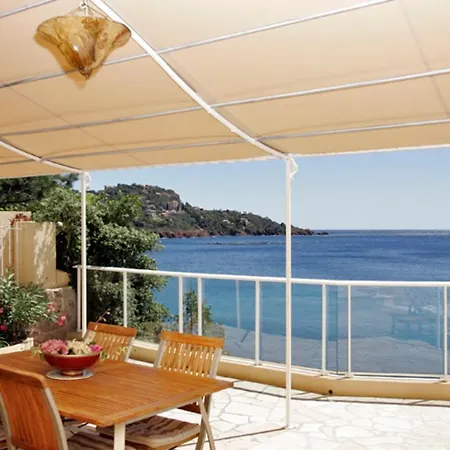 Villa With Private Beach - Lou Cade