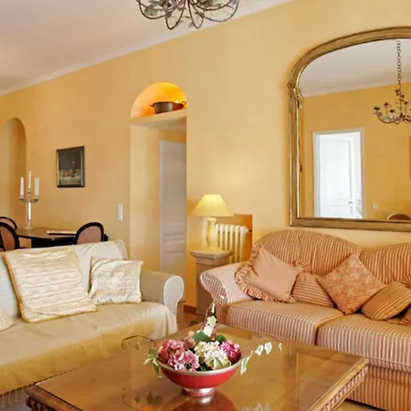 Villa With Private Beach - Lou Cade *